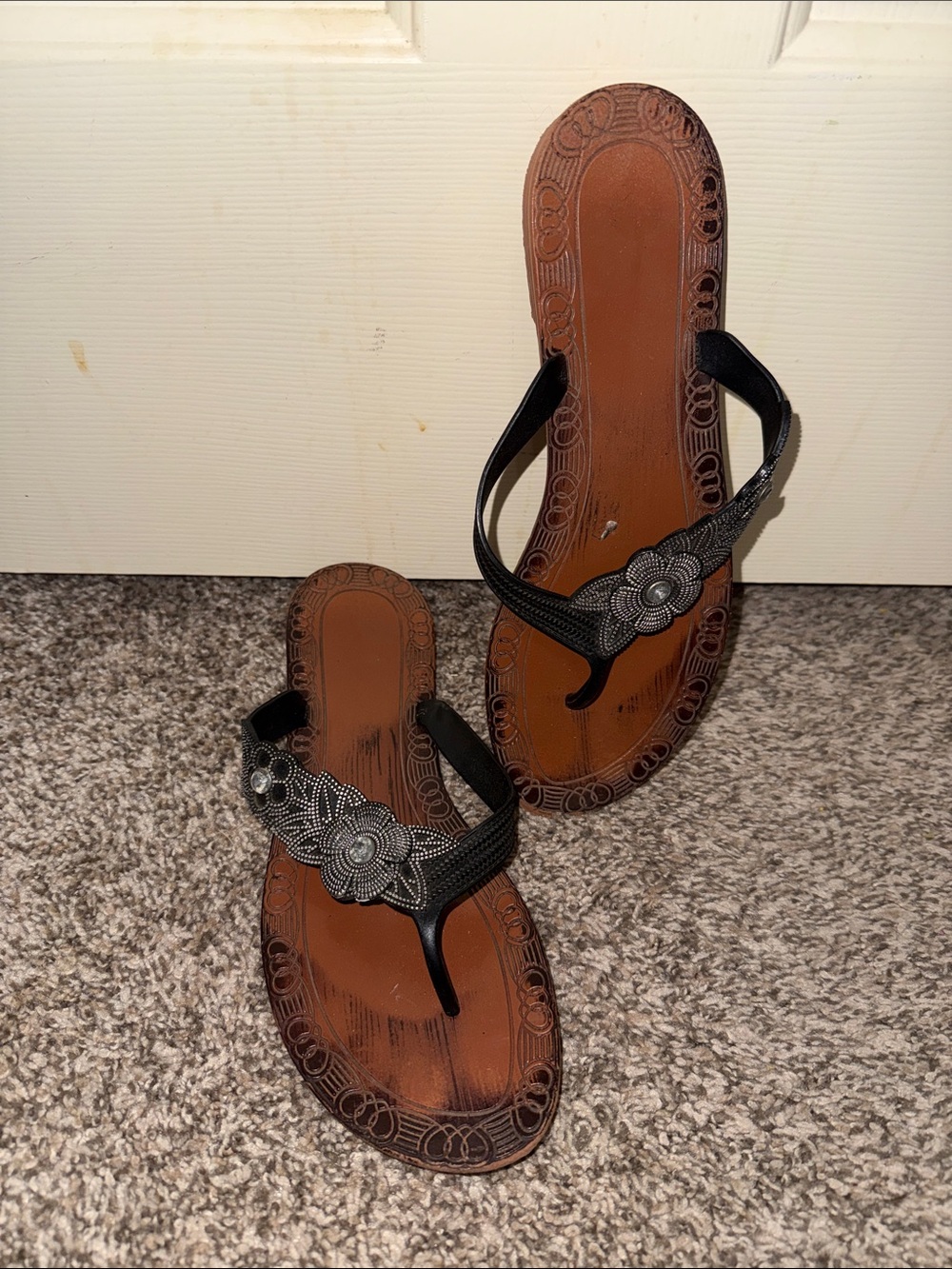 Black Floral-Accent Women's with Rhinestones Thong Sandals